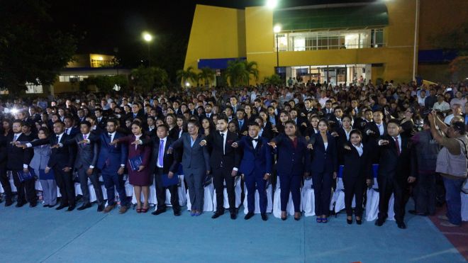 Ceremonia de graduación de la generación 2013 - 2017