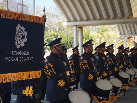 CAMBIO DE MANDO EN LA ESCOLTA Y BANDA DE GUERRA