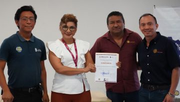 CONFERENCIA: ““LA IMPORTANCIA DE DISMINUIR EL CONSUMO DE BEBIDAS AZUCARADAS Y LA TOMA DE AGUA SIMPLE”