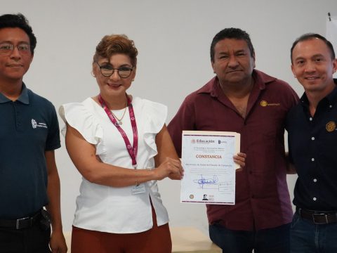 CONFERENCIA: ““LA IMPORTANCIA DE DISMINUIR EL CONSUMO DE BEBIDAS AZUCARADAS Y LA TOMA DE AGUA SIMPLE”