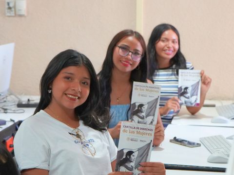 ENTREGA DE LA CARTILLA DE LOS DERECHOS DE LA MUJERES