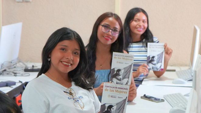 ENTREGA DE LA CARTILLA DE LOS DERECHOS DE LA MUJERES
