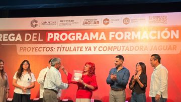 ENTREGA DE APOYOS DE BECAS A 43 EGRESADOS DEL TECNM CAMPECHE