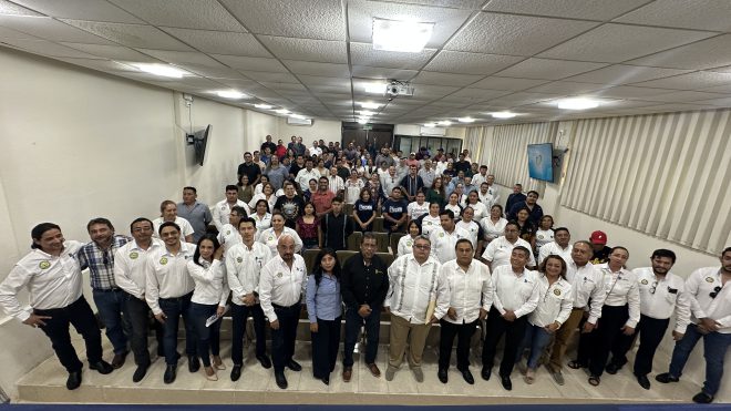 ENTREGA DEL NOMBRAMIENTO DE DIRECTOR A JULIO CÉSAR MONTERO SARMIENTO